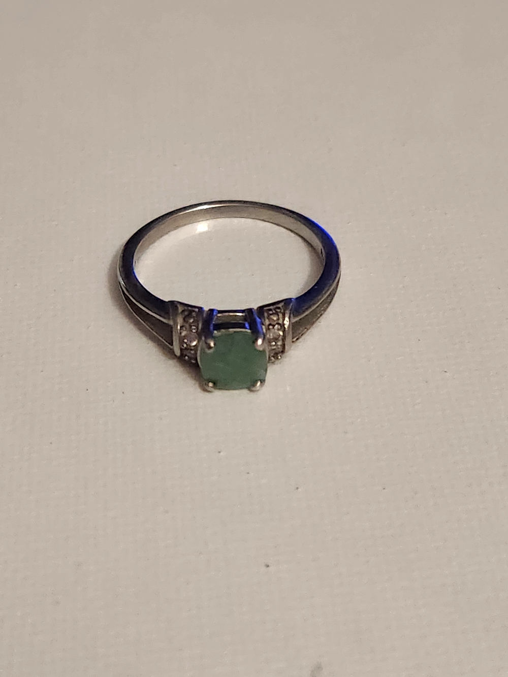925 Sterling Silver Emerald Gemstone Solitaire Ring